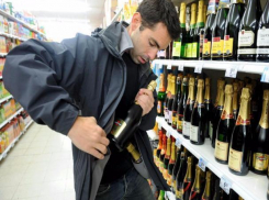 Молодой разбойник с пистолетом совершил «алкогольный грабеж» в Новочеркасске