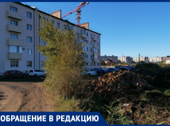 Разрытая дорога и горы мусора из-за строительства новой высотки мешают жителям Ростова-на-Дону