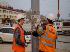 Более 20 килограммов запрещенных объявлений сорвали на улицах Ростова