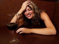 Веселая девушка преступной шуткой взбудоражила экстренные службы Ростовской области