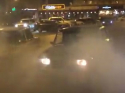 Дрифт-шоу «клоунов на ржавых ведрах» в центре Ростова попало на видео