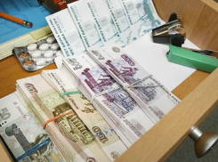 Четверть миллиона рублей «прилипли» к рукам сантехника во время ремонта батарей в квартире Ростова