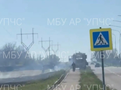 Сухая трава загорелась рядом с ЖК «Солнечная поляна» в Аксайском районе