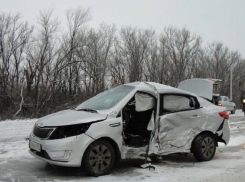 Двое пострадали при столкновении автобуса с иномаркой «Киа-Рио» на выезде из Новочеркасска