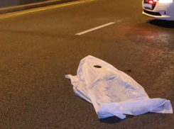 Загадочно блуждающий по проезжей части мужчина погиб под колесами Volkswagen под Ростовом