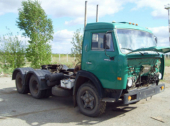 Двое молодых мужчин в Ростовской области похитили аккумуляторы с КамАЗов