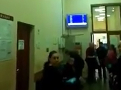 Сотрудница водоканала, нагрубившая возмущенной женщине в Ростове, попала на видео 