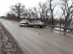 Под Ростовом на обледенелой дороге в ДТП пострадал пятилетний ребёнок