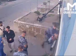В Ростове росгвардейцы избили мужчину при задержании у клуба на Береговой