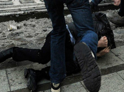 Мужчина избил головой о металлический забор обидчика своей матери в Ростовской области