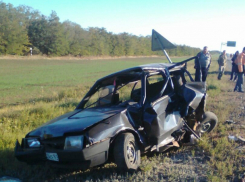 Автоледи на роскошном джипе отправила в кювет остановившуюся «Ладу» на трассе в Ростовской области