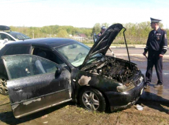 Ужасная насильственная смерть в горящем авто настигла мужчину под Ростовом