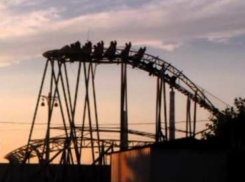 Молодая ростовчанка сломала шею на мертвой петле «Американских горок» в Дагестане