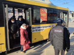 В автобусах Ростова снова штрафовали нарушителей масочного режима
