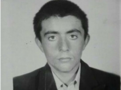 Бородатый мужчина с особыми приметами на плече и затылке исчез в Ростовской области