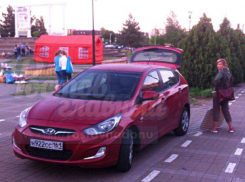 Бессовестно наглый проезд автохамки по тротуару попал на видео в Ростове