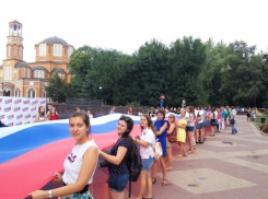 В молодежном флешмобе «Мы любим Россию!» приняли участие 200 ростовчан