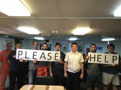 Ростовские моряки просят помощи на брошенном в порту Стамбула танкере