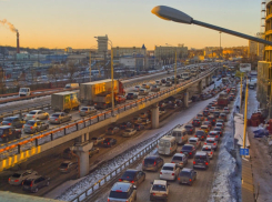 Утренние пробки парализовали движение транспорта в Ростове