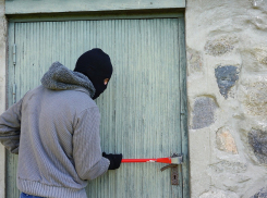 В Ростовской области мужчина обокрал заброшенный колбасный цех