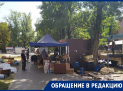 На торговый ларек посреди тротуара пожаловалась ростовчанка