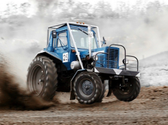 Бомж угнал трактор с поля в Ростовской области