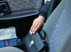 Девушка за рулем авто стала жертвой подстроенного ограбления в Ростове