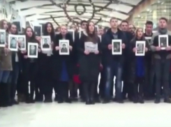 Они пели и спасали людей ради мира на Земле: беспрецедентную акцию памяти по погибшим на Ту-154 ростовчане сняли на видео