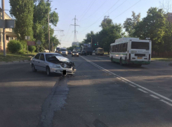 Пьяный водитель автобуса на полном ходу врезался в иномарку в Ростове