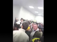 Ад в миграционном центре Дона: драки, стрельба и бесконечная давка
