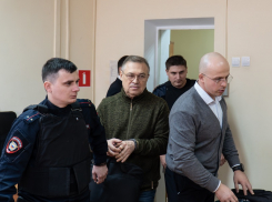 Виктор Гончаров хотел из суда уехать в больницу, а трое других подсудимых частично признали вину