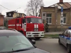 Место утреннего взрыва у школы в Ростове попало на видео