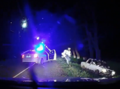 В Ростовской области ДПС почти час гонялась за лихачом без прав, пока тот не угодил в кювет