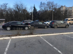 Человек пострадал в массовой аварии с пятью автомобилями в Новочеркасске