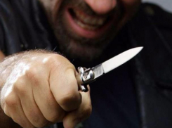 Вооруженный мужчина напал на семью с ребенком в центре Ростова