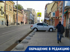 Жительница Ростова пожаловалась на автохамов, паркующих свои авто на тротуарах