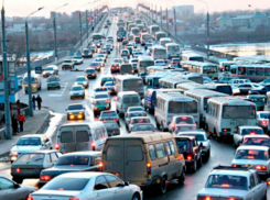 Многокилометровые пробки заставили замереть весь центр Ростова