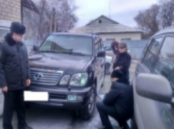Арест колес и сидения дорого автомобиля вынудил мужчину оплатить моральный вред в Ростовской области