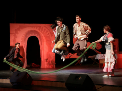 Неудержимые и раззадоренные сельские подростки устроили бунт в Ростове