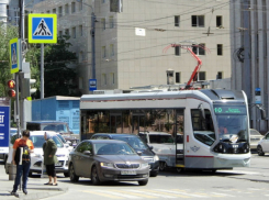 Тогда и сейчас: по бельгийской конной колее звенят по городу современные ростовские трамваи