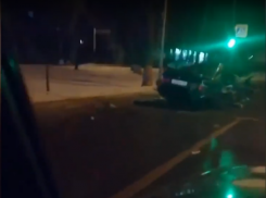 «От машины ничего не осталось»: в Ростове ночью произошла авария с двумя иномарками 