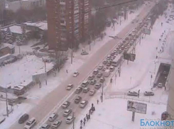 Не справляясь с расчисткой улиц от снега и транспортным коллапсом, ростовские чиновники винят в происходящем жителей города 