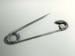 Оставшись без родительского присмотра, 5-летний ростовский мальчик съел железную булавку