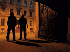 Трое хулиганов ради забавы отпинали до потери сознания пенсионера на улице Ростова