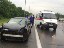 Спавшие на заднем сиденье Nissan дети вылетели из машины после ДТП в Ростовской области