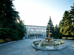 Экс-главу поселения в Ростовской области будут судить за продажу квартиры