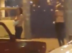 Отвязные танца полуголых «пятничных» девушек на вокзале Ростова попали на видео