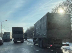 В Ростовской области на М-4 «Дон» развернули пункты обогрева из-за большой пробки 