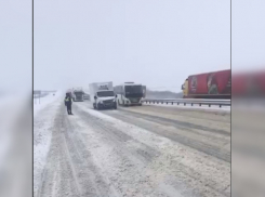 Огромная пробка на трассе М4 «Дон» образовалась из-за снегопада