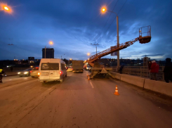 Умер второй рабочий, сорвавшийся с моста на Стачки в Ростове